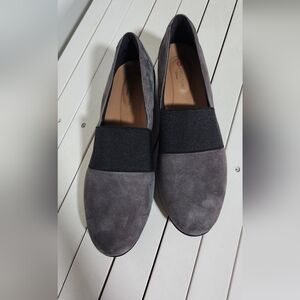 Clarks Stylish gray suede slip-on loafers with black elastic band. Size: 8.5